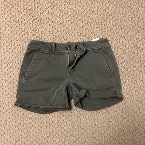 American Eagle- army green shorts